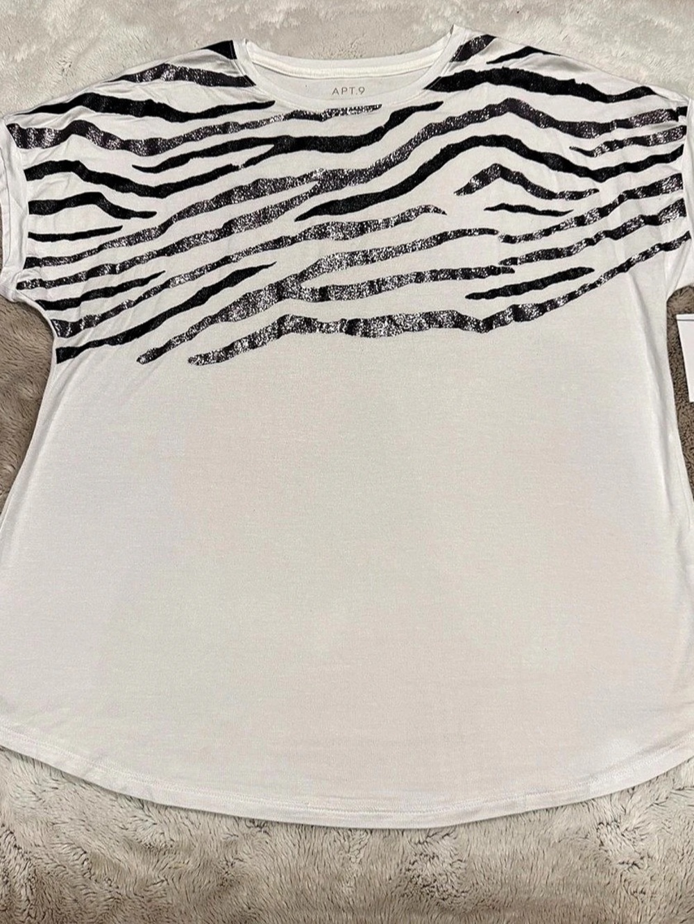 APT. 9 Animal Print Short Sleeve Tee Size Large
